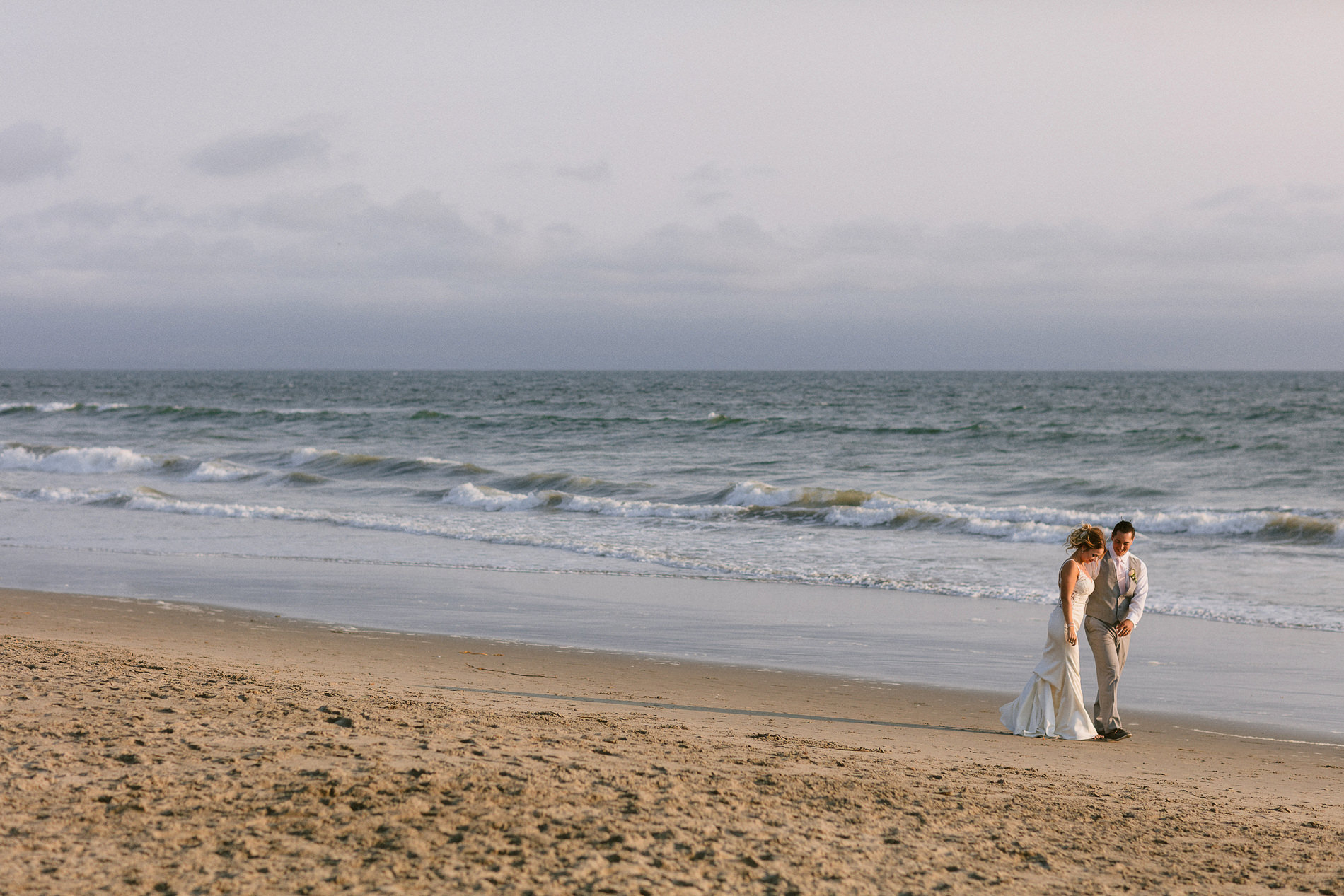 couple wedding photos at the seascape resort in Aptos by Heather Elizabeth